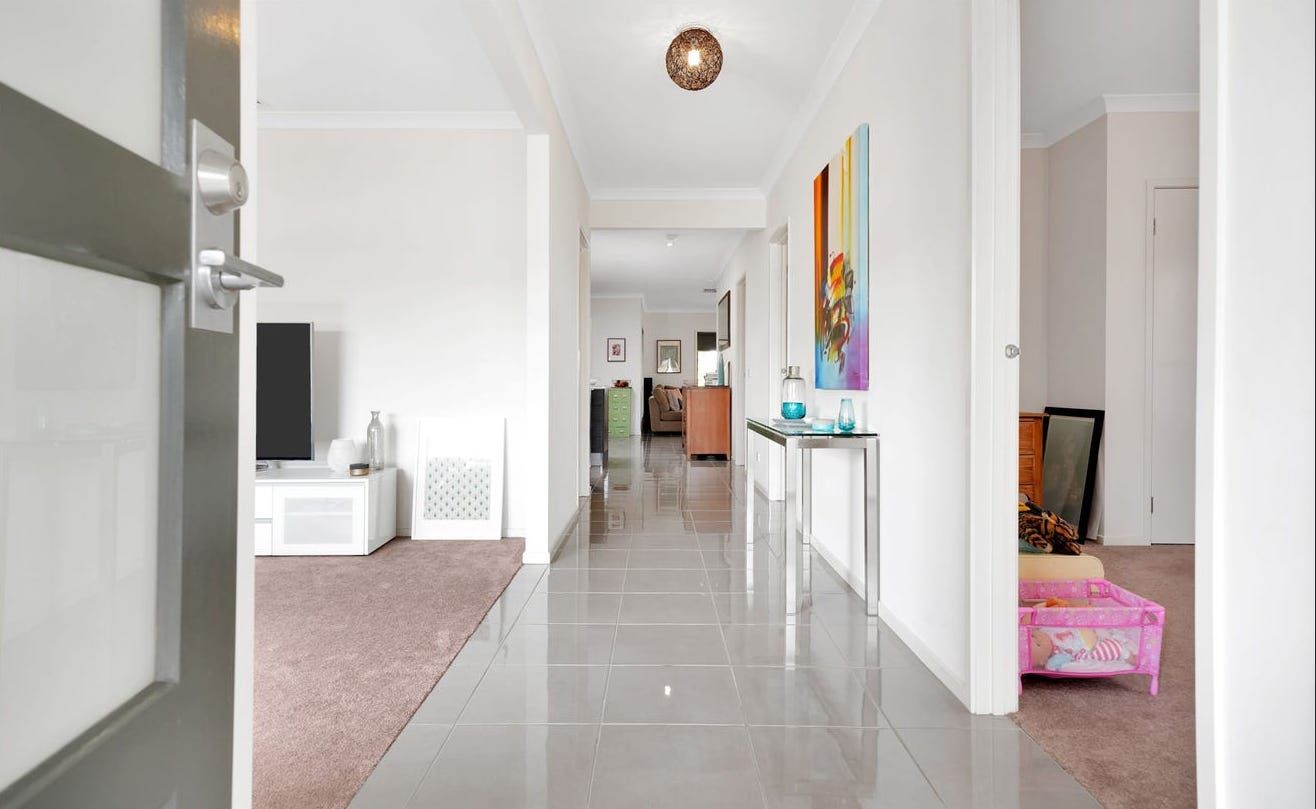 4 bedrooms House in 203 Botanica Springs Boulevard BROOKFIELD VIC, 3338