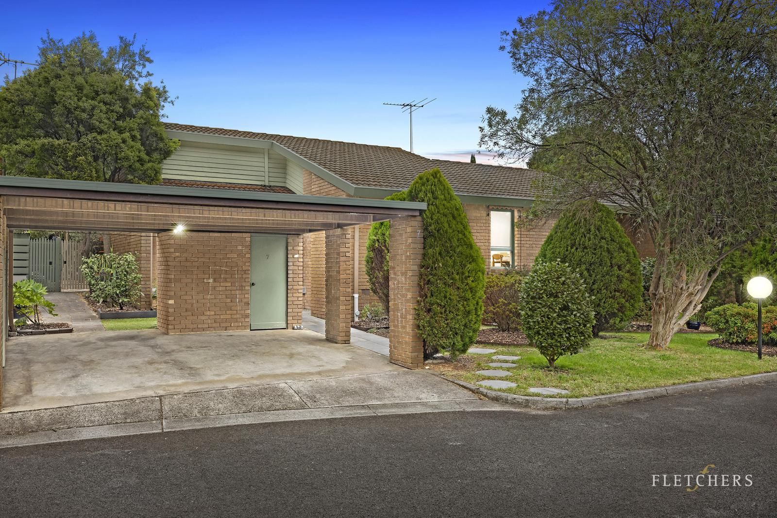 7 Boardman Close, Box Hill South VIC 3128, Image 0