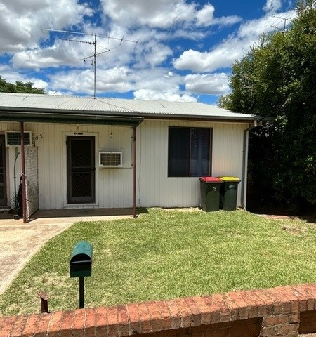 2/102 Larmer Street, Narrandera NSW 2700