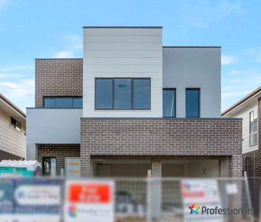 7 bedrooms House in Tenth Avenue AUSTRAL NSW, 2179