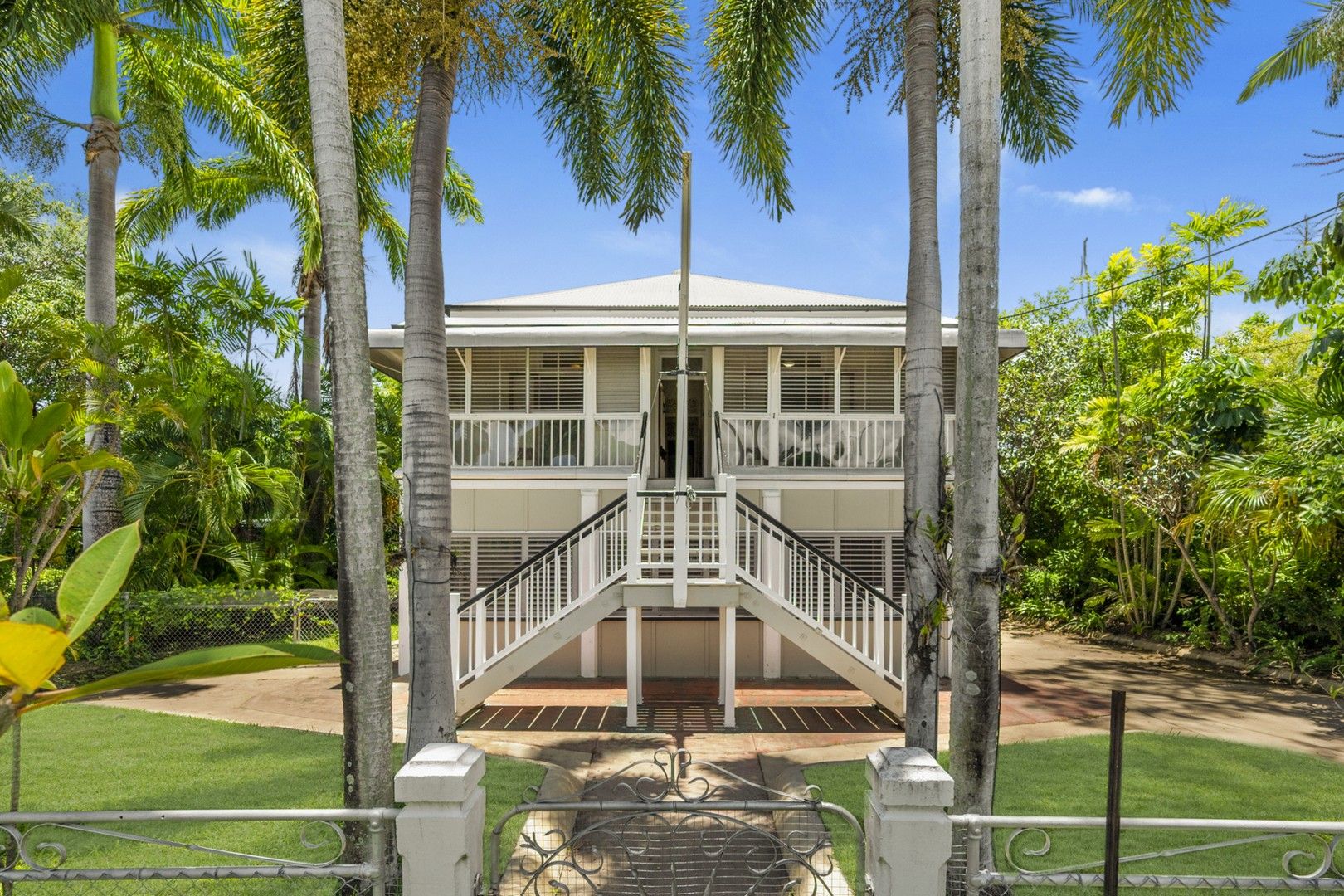 7 bedrooms House in 4 Sixth Avenue SOUTH TOWNSVILLE QLD, 4810