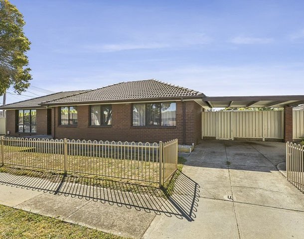 37 Trentham Drive, Gladstone Park VIC 3043