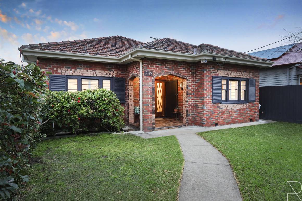 Picture of 239 Somerville Road, YARRAVILLE VIC 3013