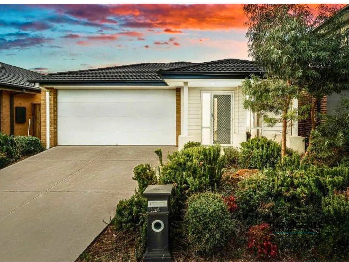 Move In & Enjoy  Spacious Family Home in Point Cook, Point Cook