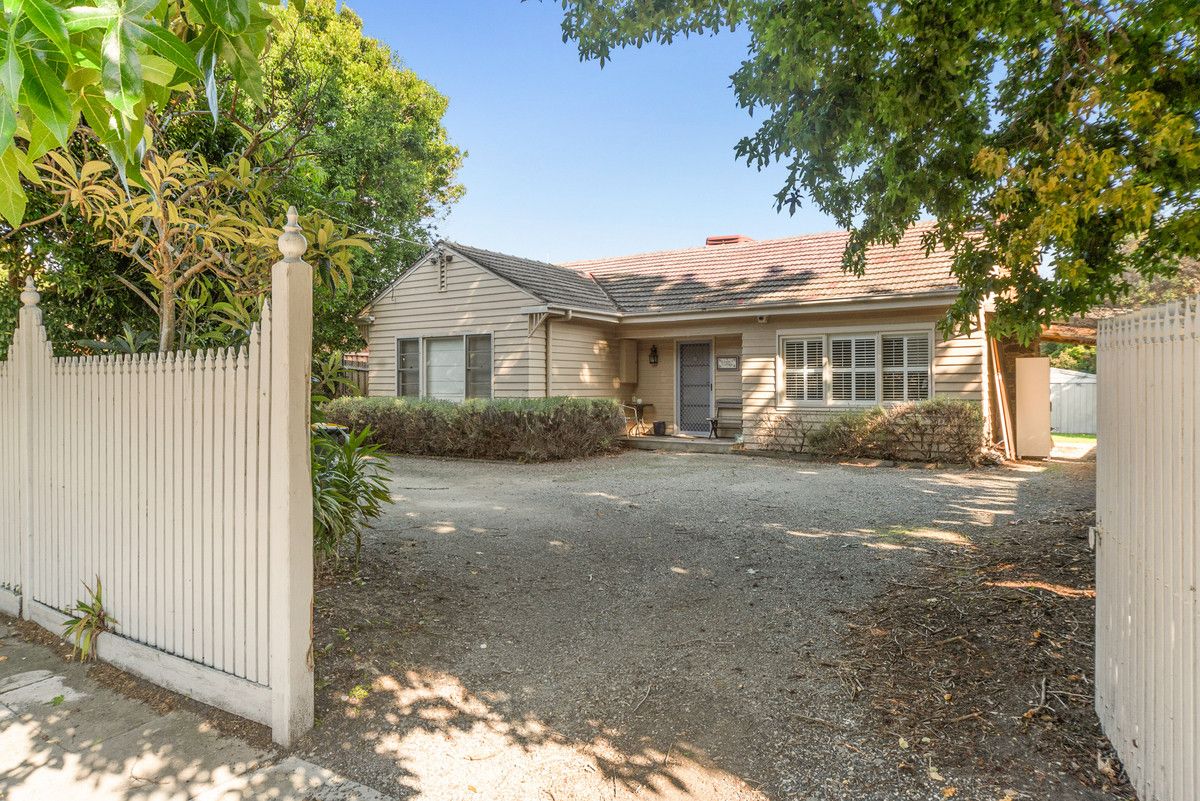 6 bedrooms House in 2 Victoria Parade FRANKSTON VIC, 3199