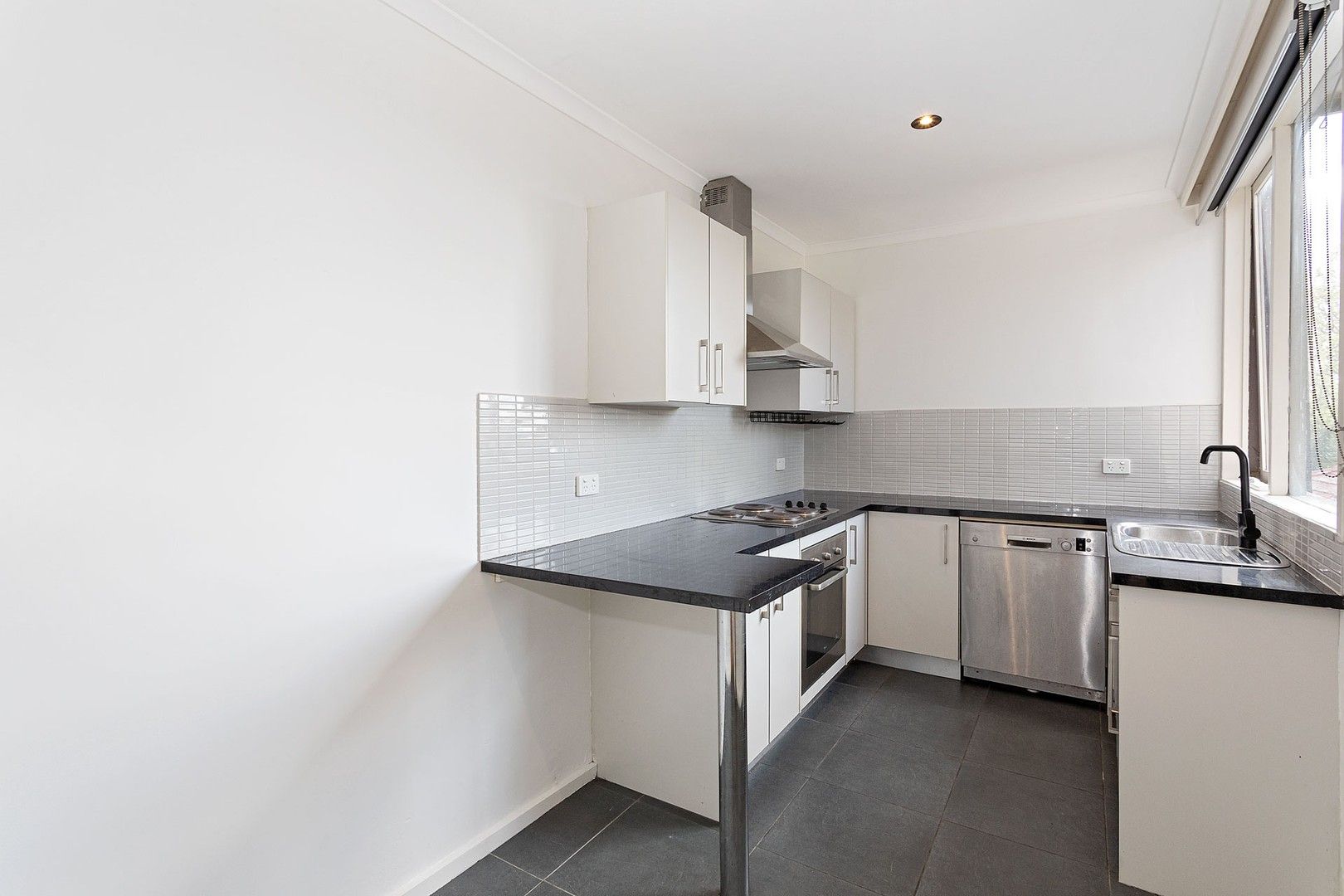12/140 Kerferd Road, Albert Park VIC 3206 Apartment For Rent 500