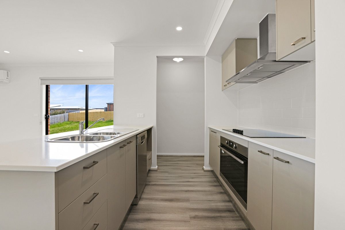 3 bedrooms House in 61 Lakeview Drive LAKES ENTRANCE VIC, 3909