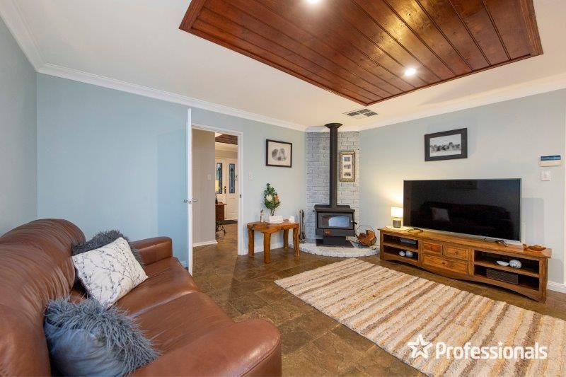 4 bedrooms House in 6 Barnes Road ROLEYSTONE WA, 6111