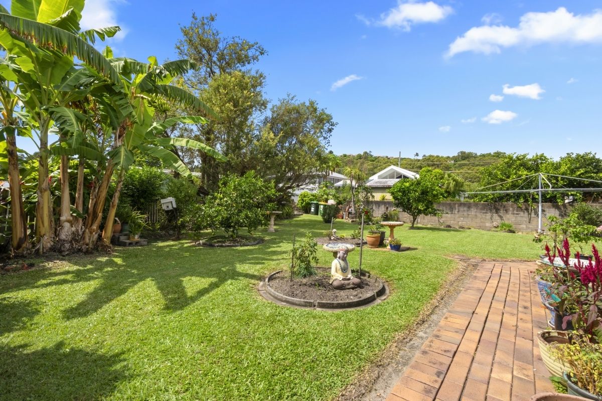 4 Banjo Street, Burleigh Heads QLD 4220, Image 2