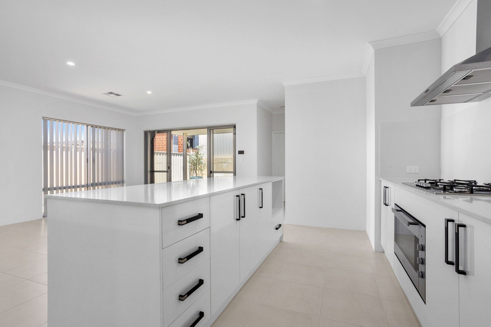 4 bedrooms House in 30 Manarola Loop COOGEE WA, 6166