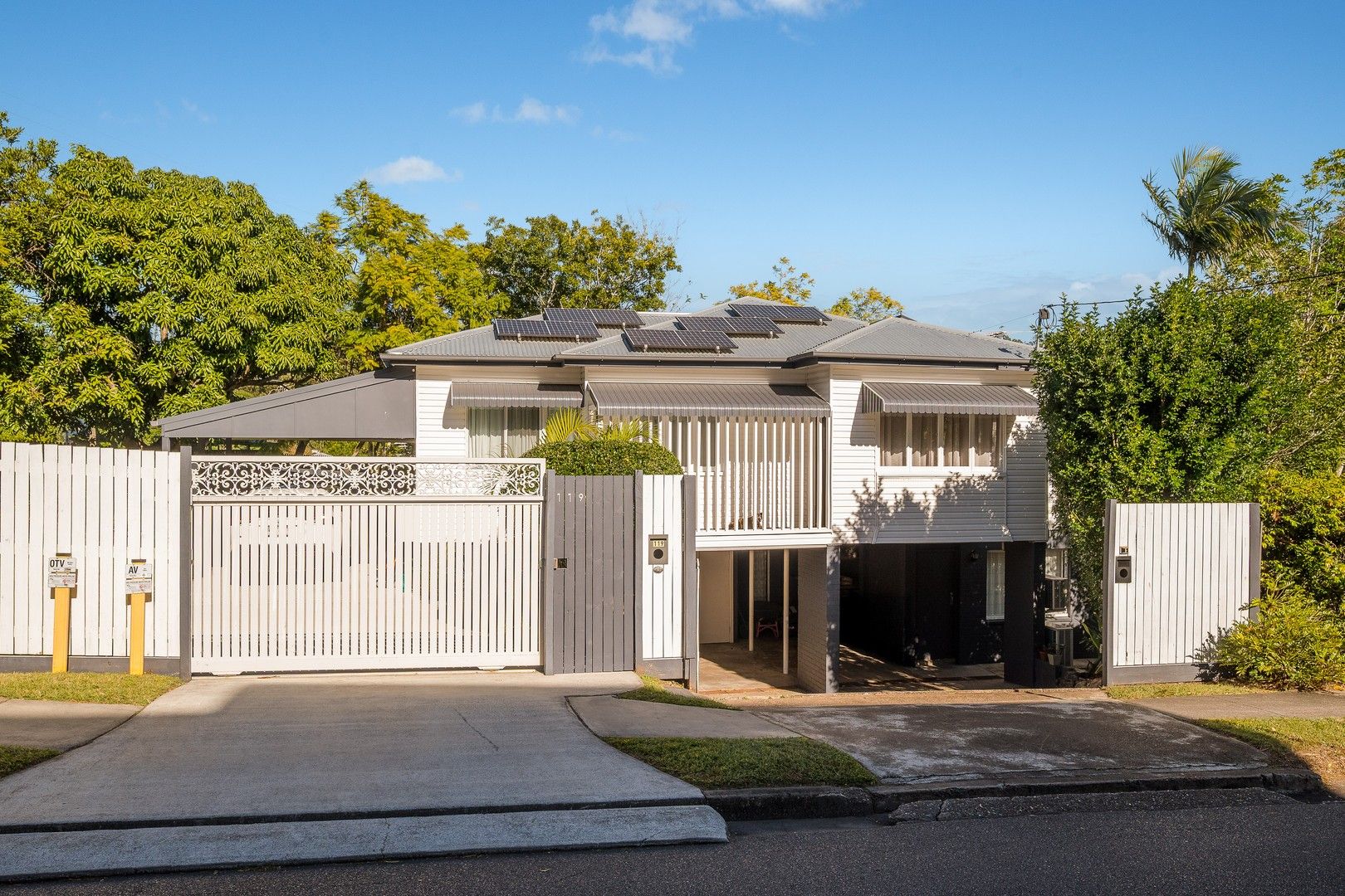 4 bedrooms House in 119 Leworthy St BARDON QLD, 4065