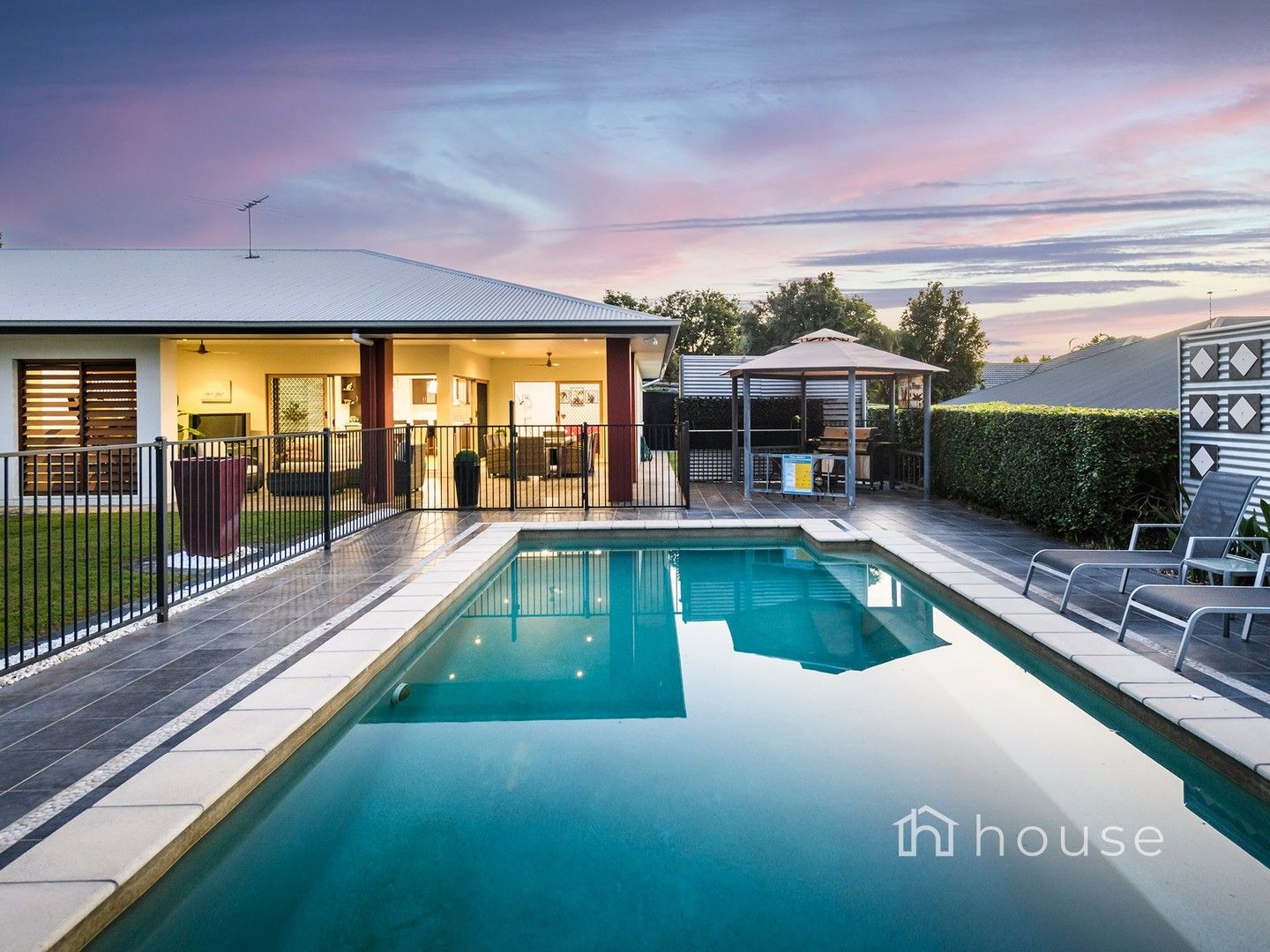 4 bedrooms House in 16 Chesterfield Place FLINDERS VIEW QLD, 4305