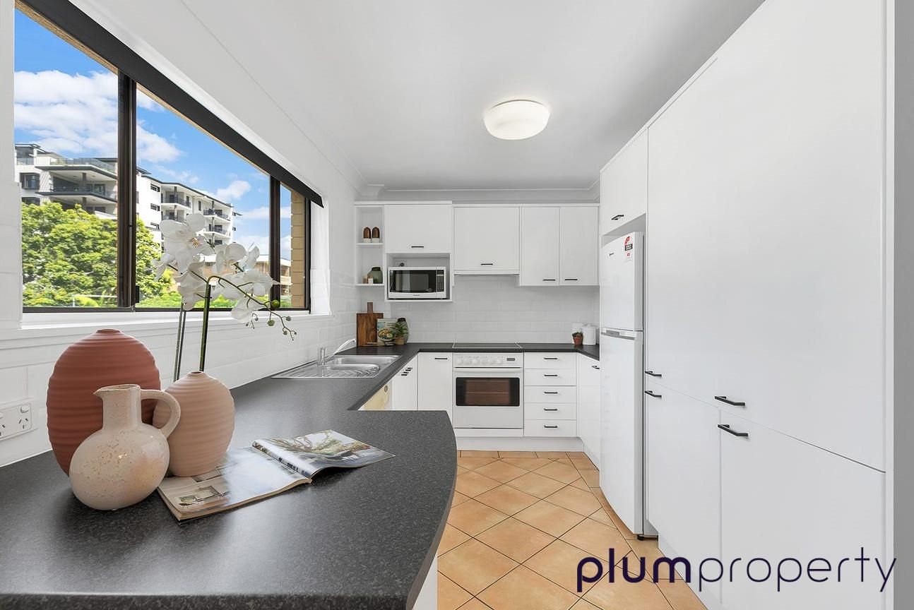 2 bedrooms Apartment / Unit / Flat in 8/116 Clarence Road INDOOROOPILLY QLD, 4068