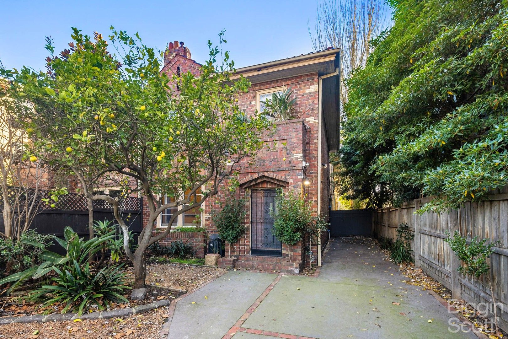 2 bedrooms House in 222 Alma Road ST KILDA EAST VIC, 3183