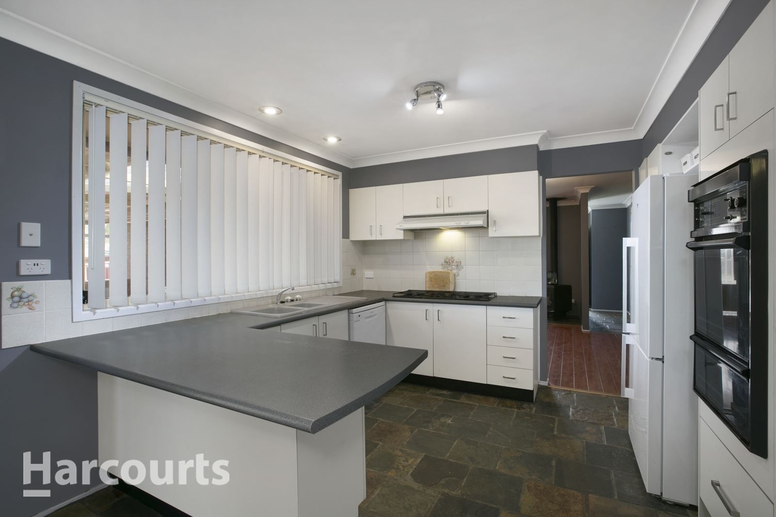 86 Chasselas Avenue, Eschol Park NSW 2558, Image 2