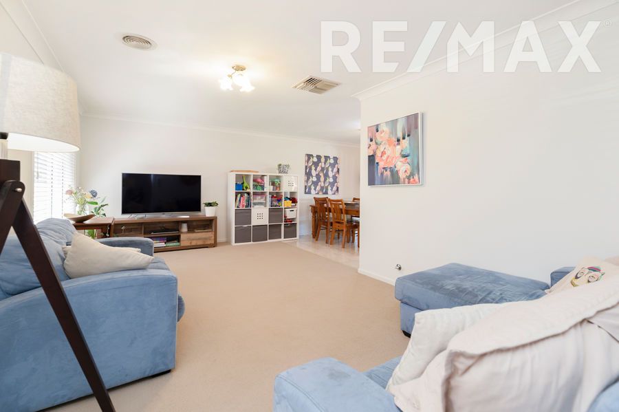 4 Kimba Drive, Glenfield Park NSW 2650, Image 1