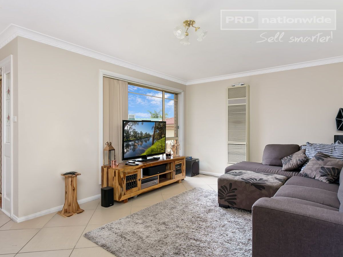 1/23 Kirrang Avenue, Glenfield Park NSW 2650, Image 2