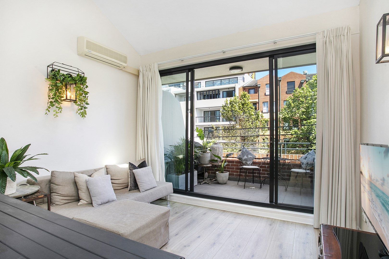 1 bedrooms Apartment / Unit / Flat in 307/2 David Street CROWS NEST NSW, 2065