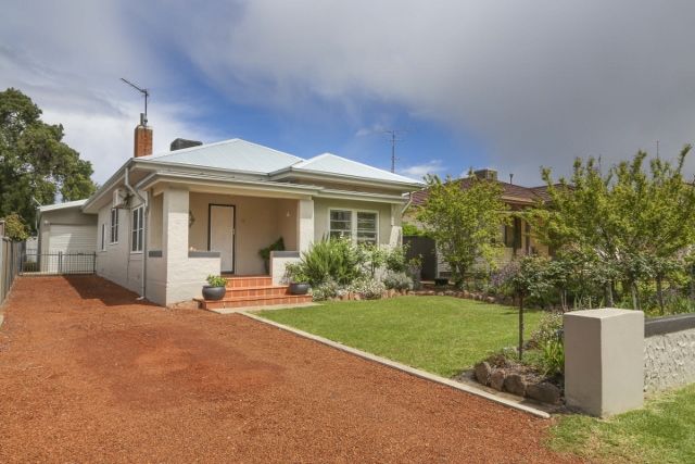 16 Yanco Avenue, Leeton NSW 2705