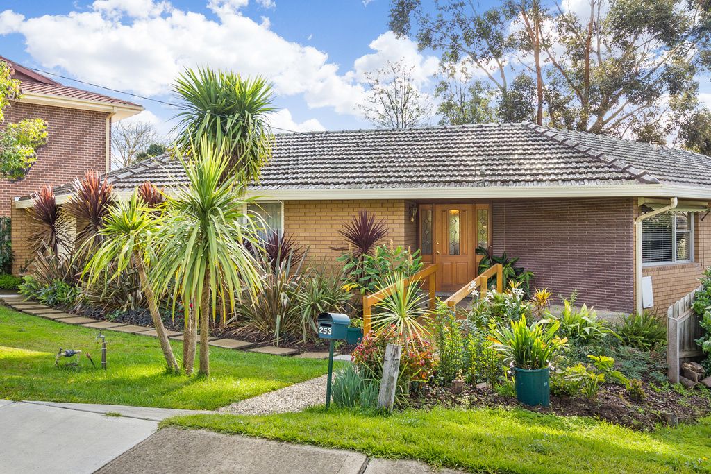 253 Thompsons Road, Templestowe Lower VIC 3107