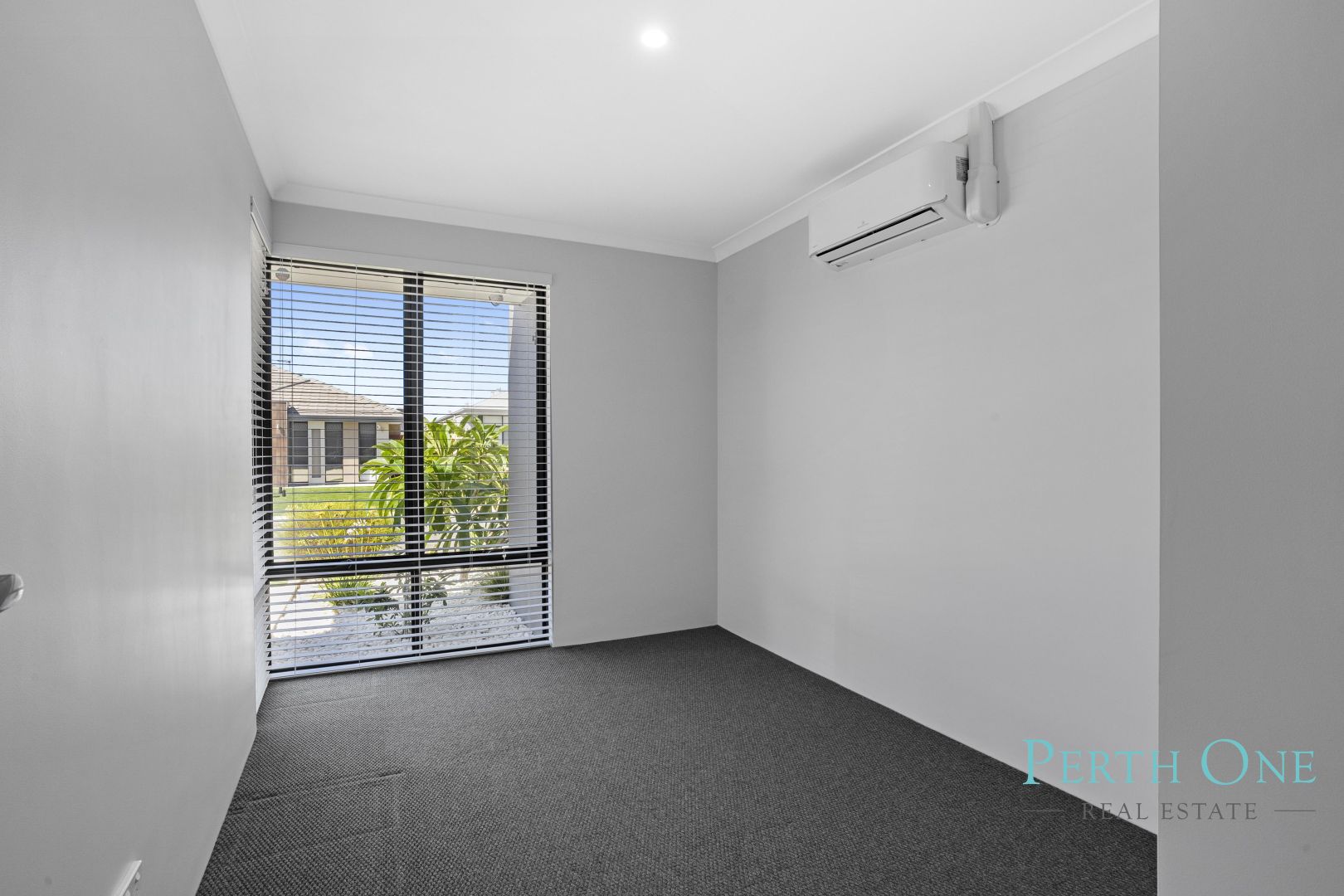 9 Sunstone Boulevard, Treeby WA 6164, Image 2