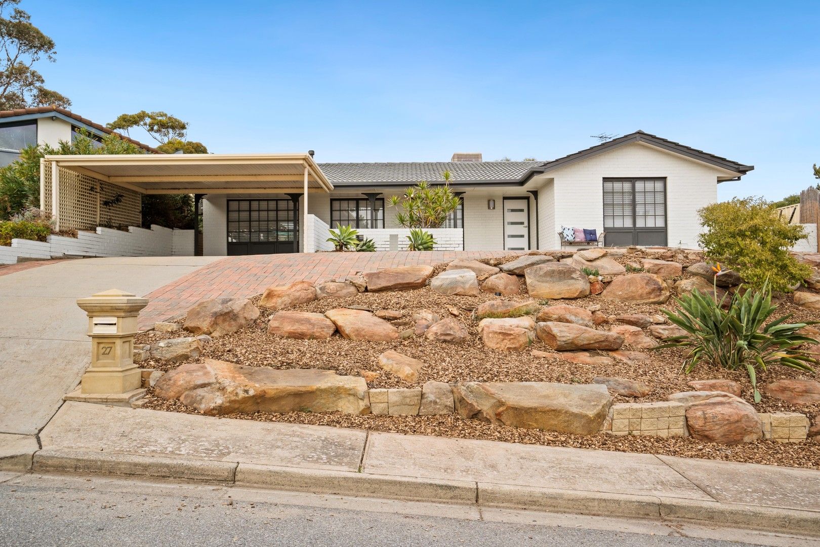 27 Minnipa Drive, Hallett Cove SA 5158, Image 0