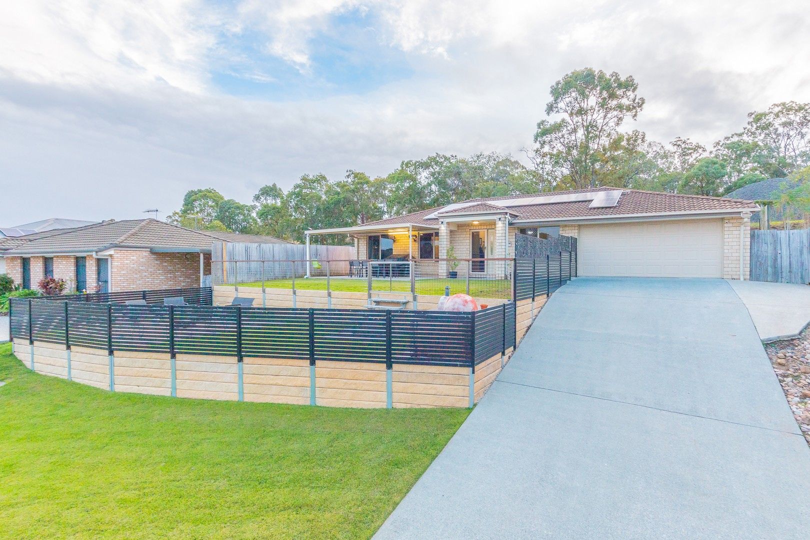 4 bedrooms House in 33 Water Street KALLANGUR QLD, 4503