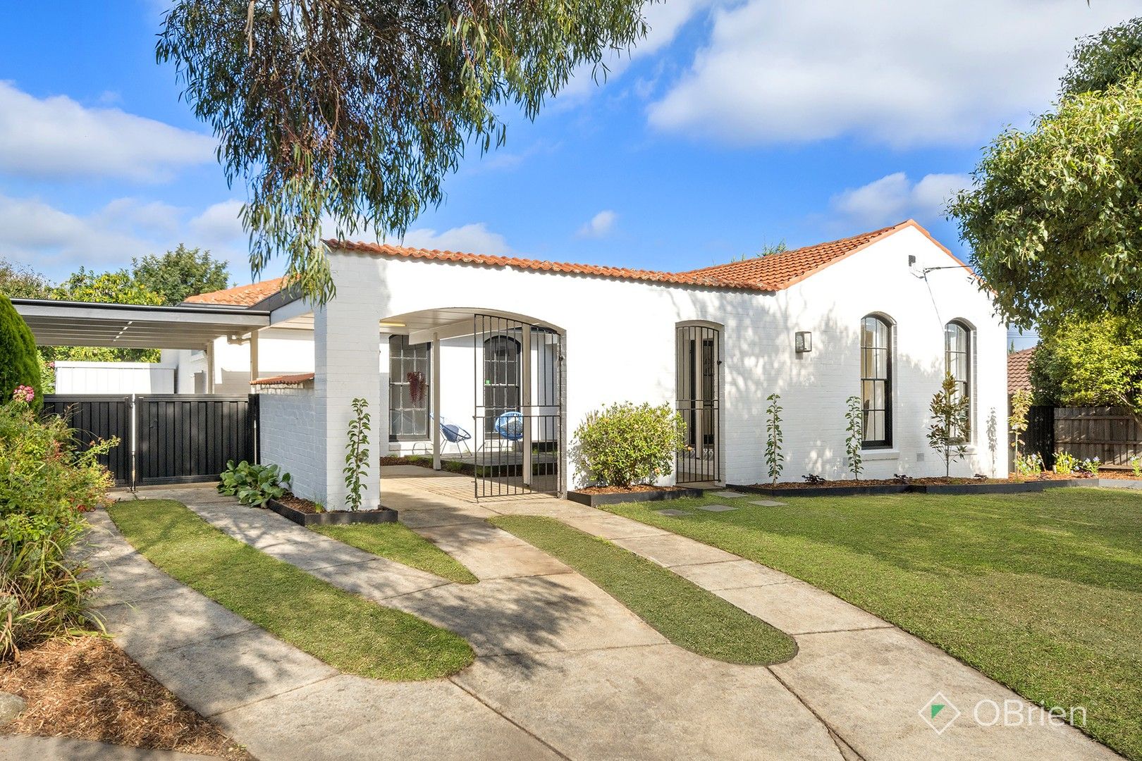 3 bedrooms House in 8 Napier Court FRANKSTON VIC, 3199