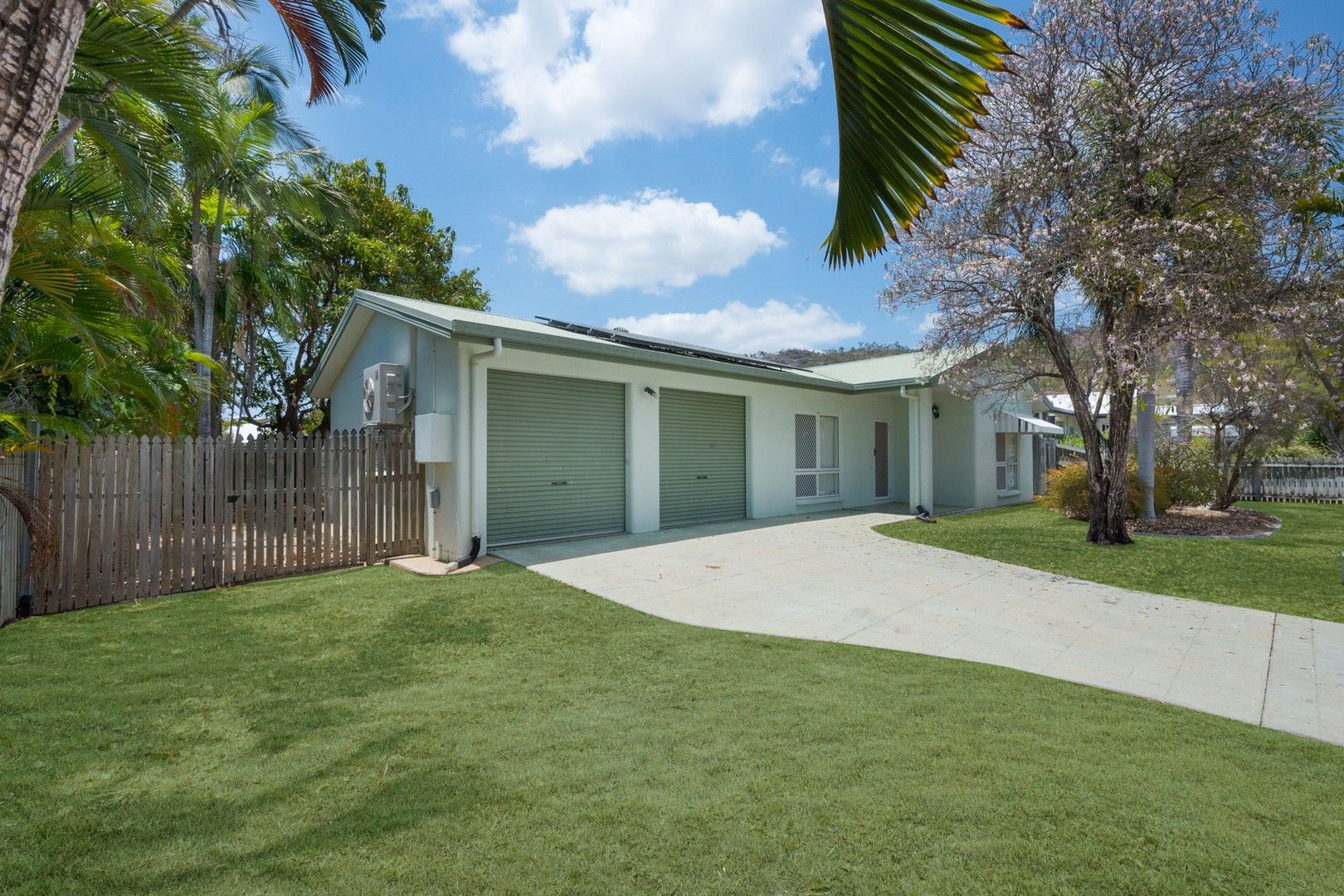 3 bedrooms House in 4 St Ives Street MOUNT LOUISA QLD, 4814