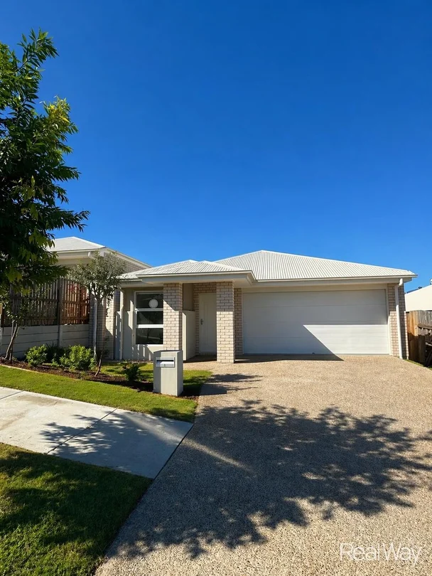 8 Ivanhoe Street, Spring Mountain QLD 4300