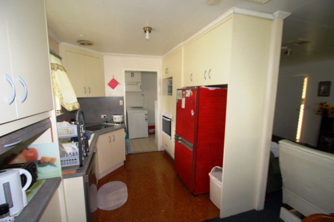 8 Holland Street, Roma QLD 4455, Image 2