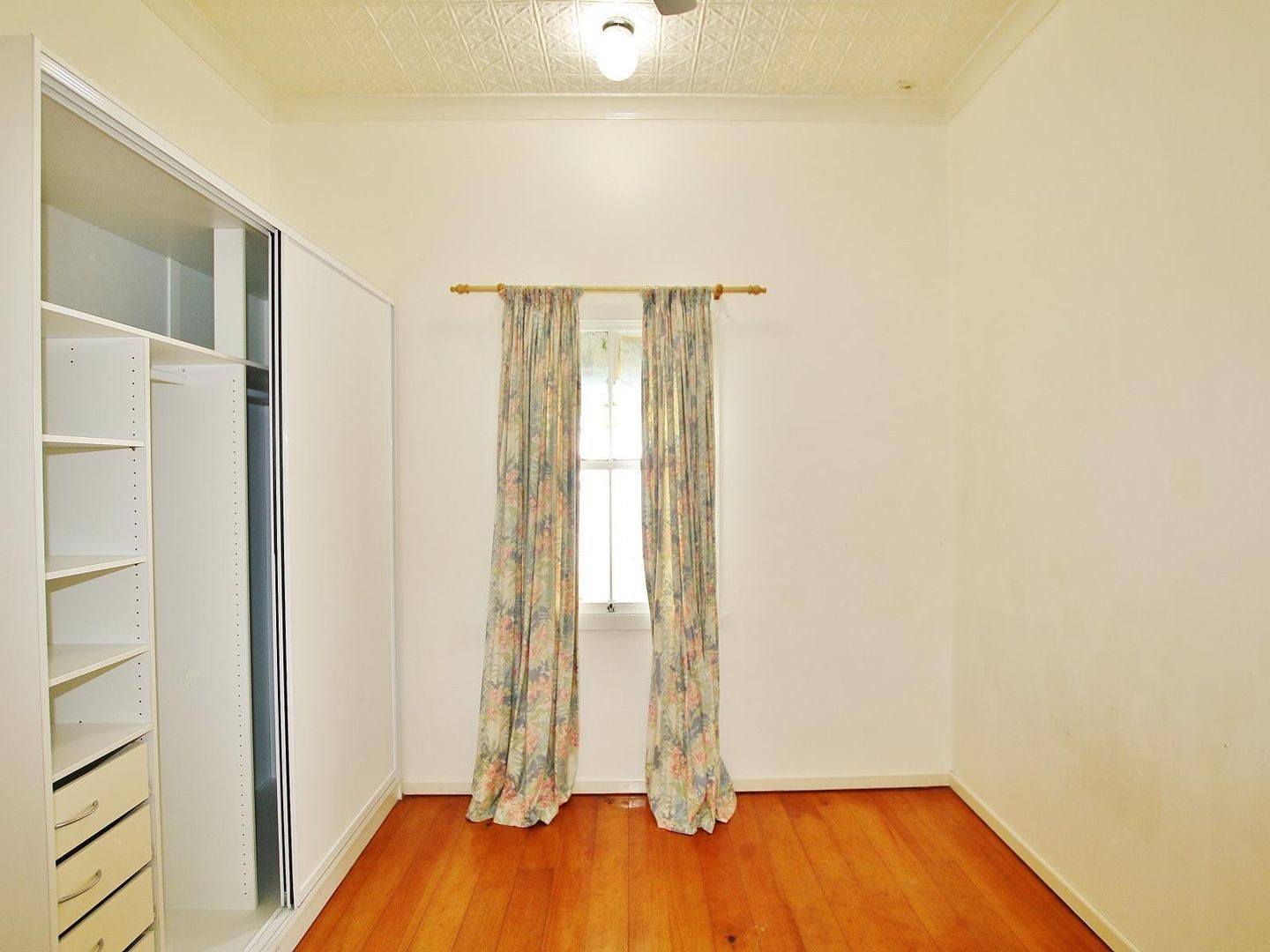 9 Cousins Street, The Range QLD 4700, Image 2