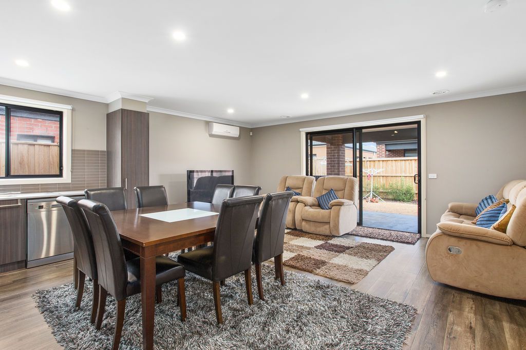 17 Bromley Circuit, Thornhill Park VIC 3335, Image 2
