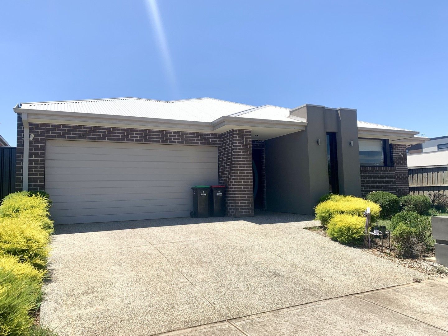 4 bedrooms House in 4 Longford Crescent WEIR VIEWS VIC, 3338