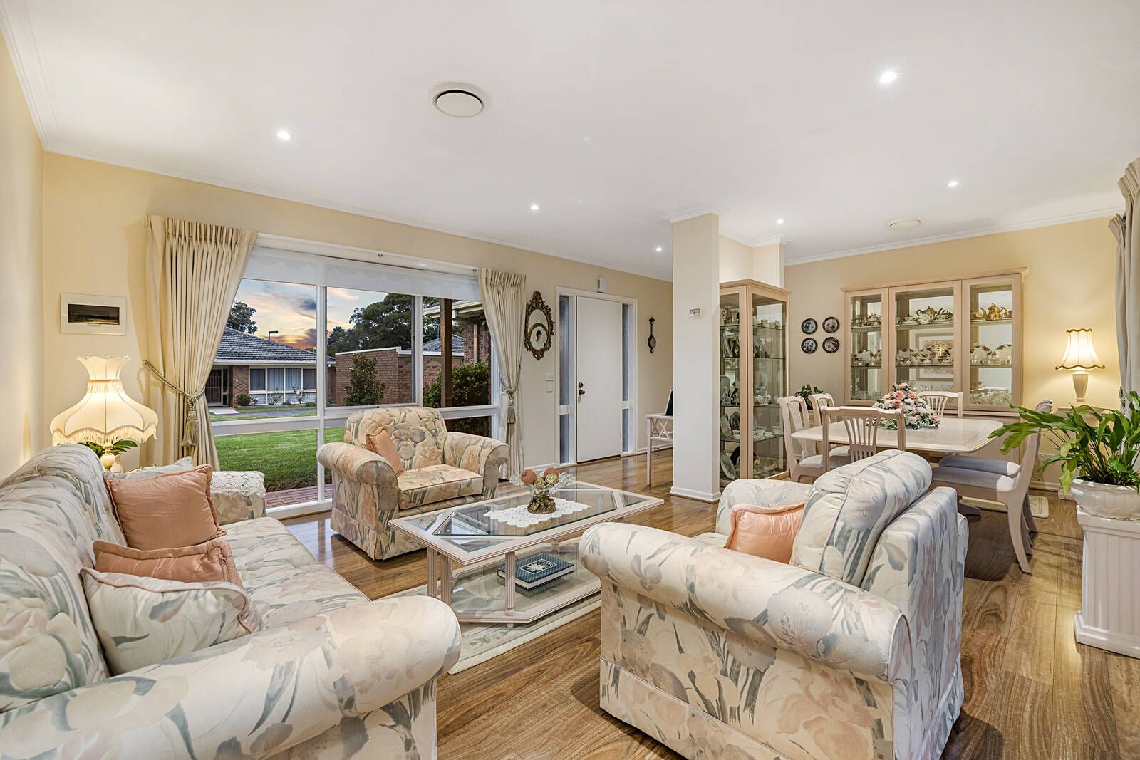 9/2-4 Greenview Close, Dingley Village VIC 3172, Image 2