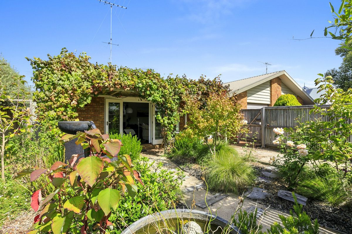 2 bedrooms Apartment / Unit / Flat in 1/16 Golden Beach Way TORQUAY VIC, 3228