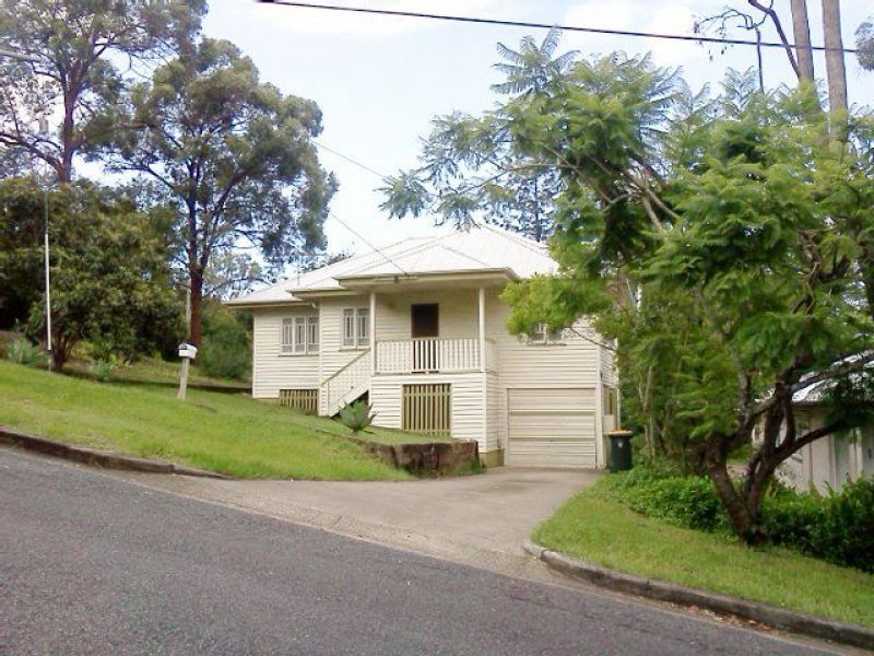 4 bedrooms House in 34 Armadale Street ST LUCIA QLD, 4067