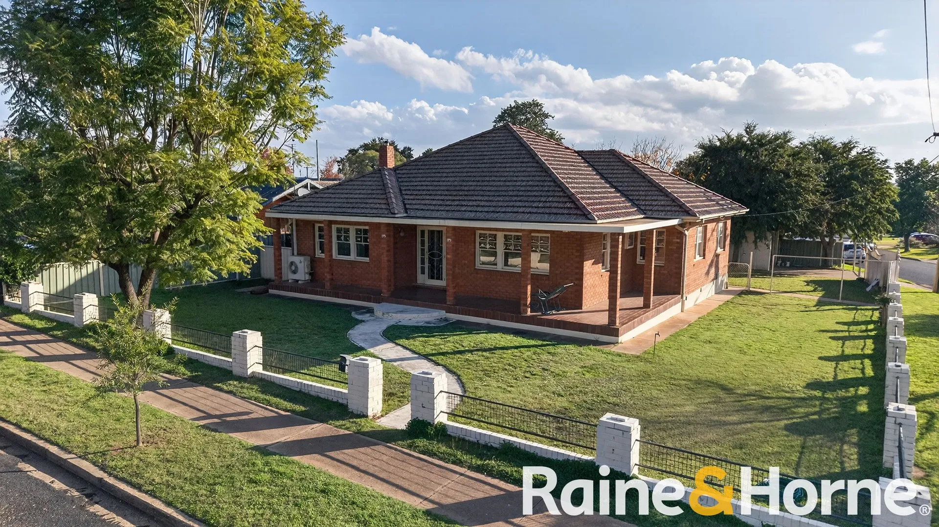 Timeless Double Brick Living in a Prime South Dubbo Location, Dubbo