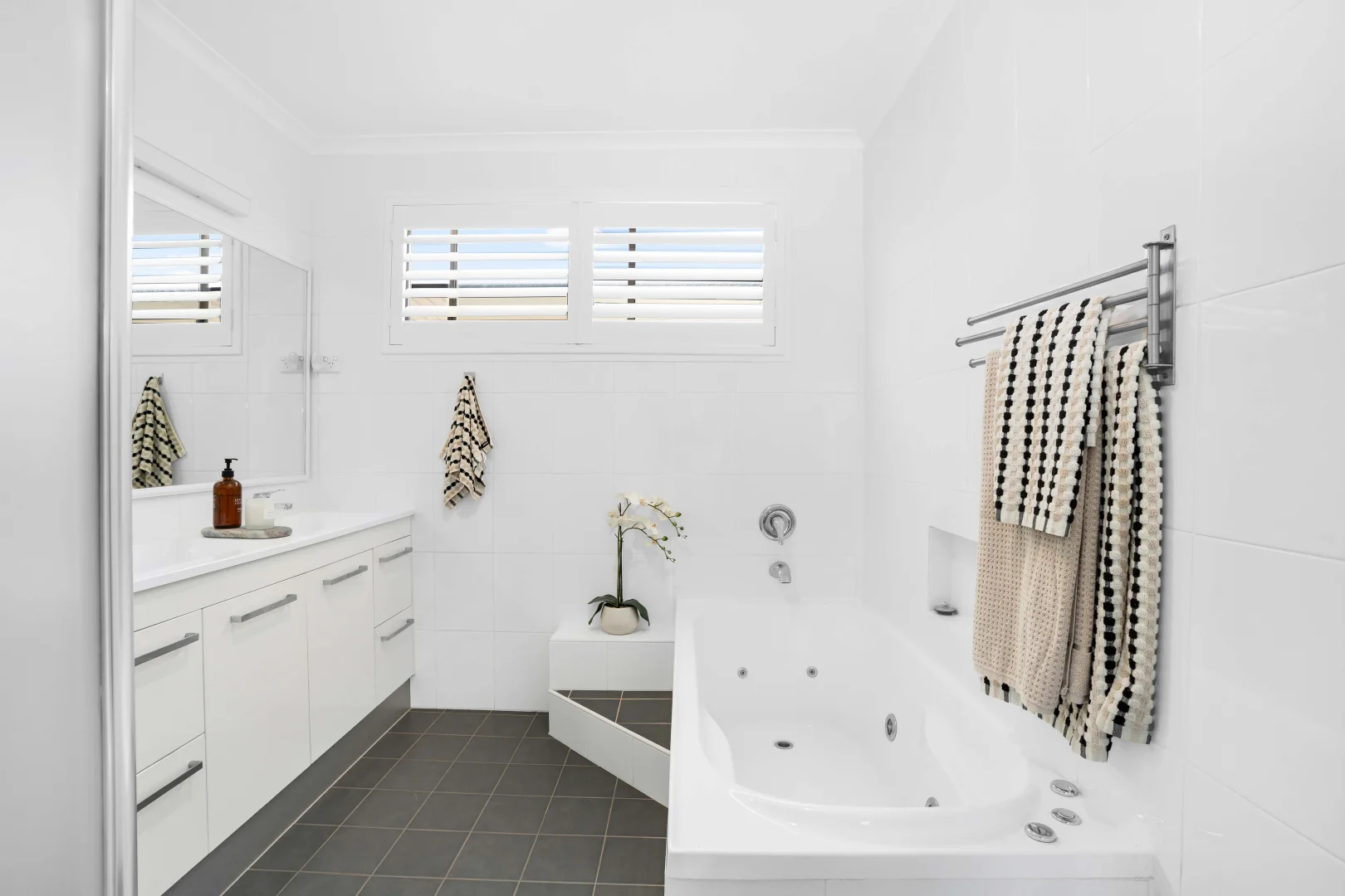 Additional image 8 of 46 Manooka Crescent, Bradbury NSW 2560