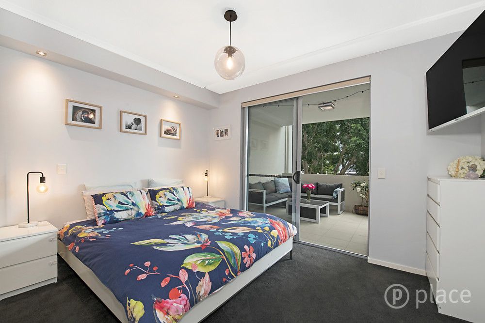 9/18 Barramul Street, Bulimba QLD 4171, Image 2