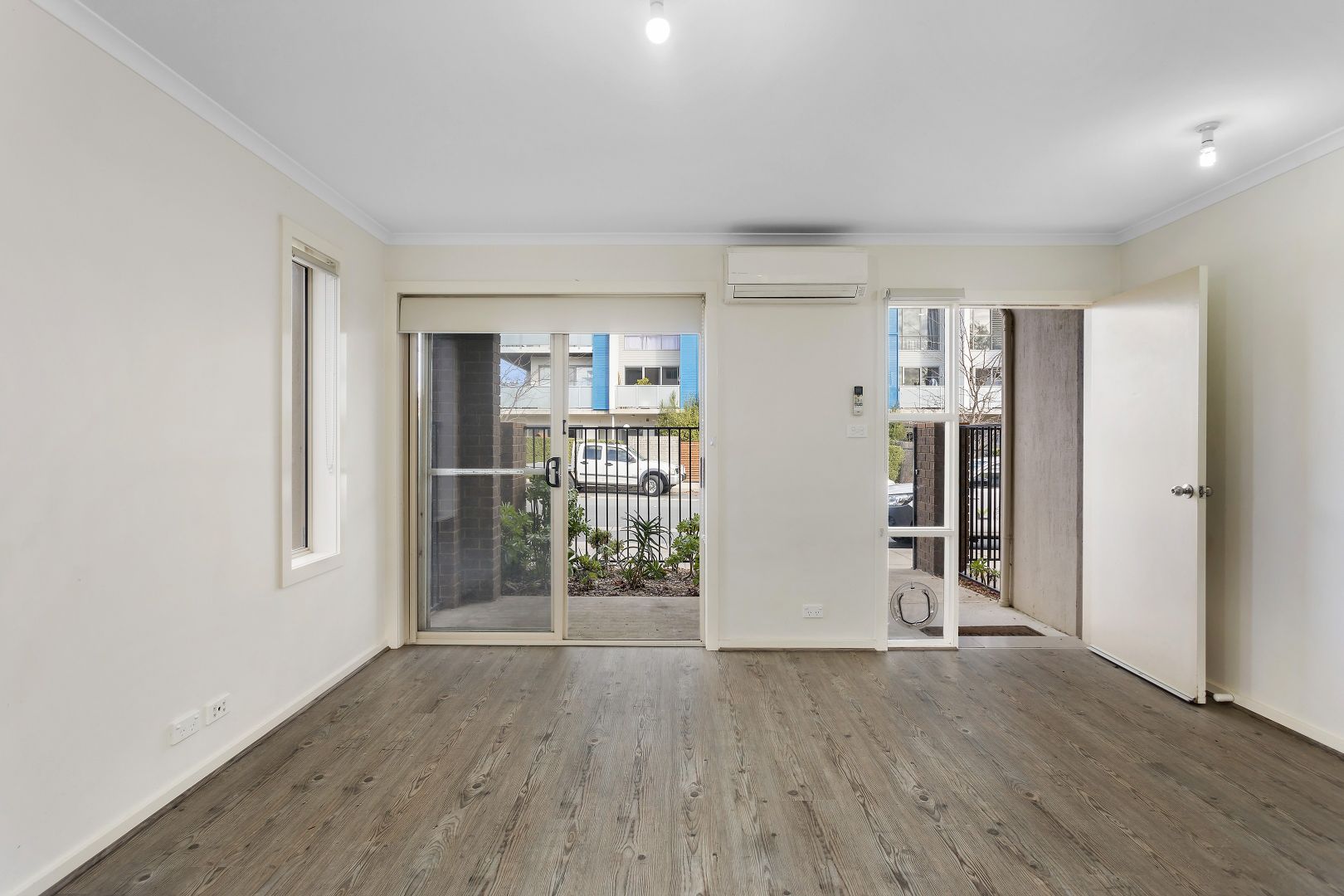 6/70 Kings Canyon Street, Harrison ACT 2914, Image 2