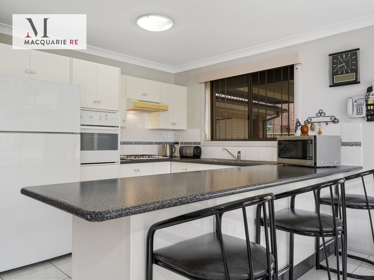 11 Coonabarabran Crescent, Hoxton Park NSW 2171, Image 2