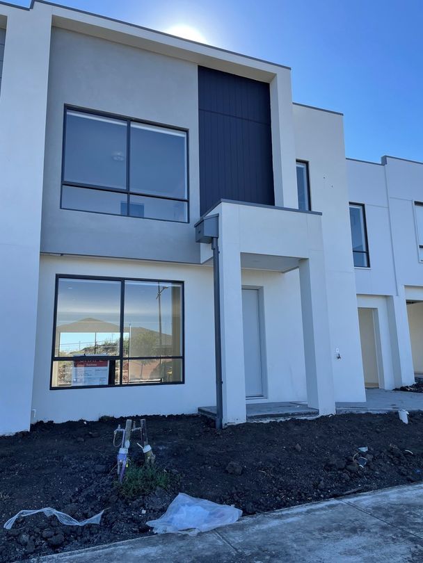 3 bedrooms House in 8 Newry Street WOLLERT VIC, 3750