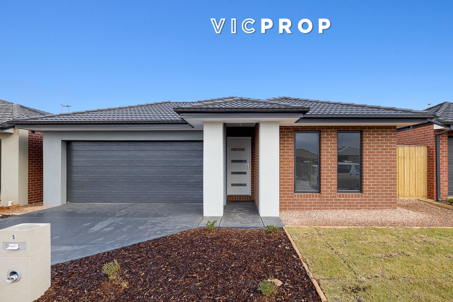 4 bedrooms House in 5 Scorpio Road WEIR VIEWS VIC, 3338