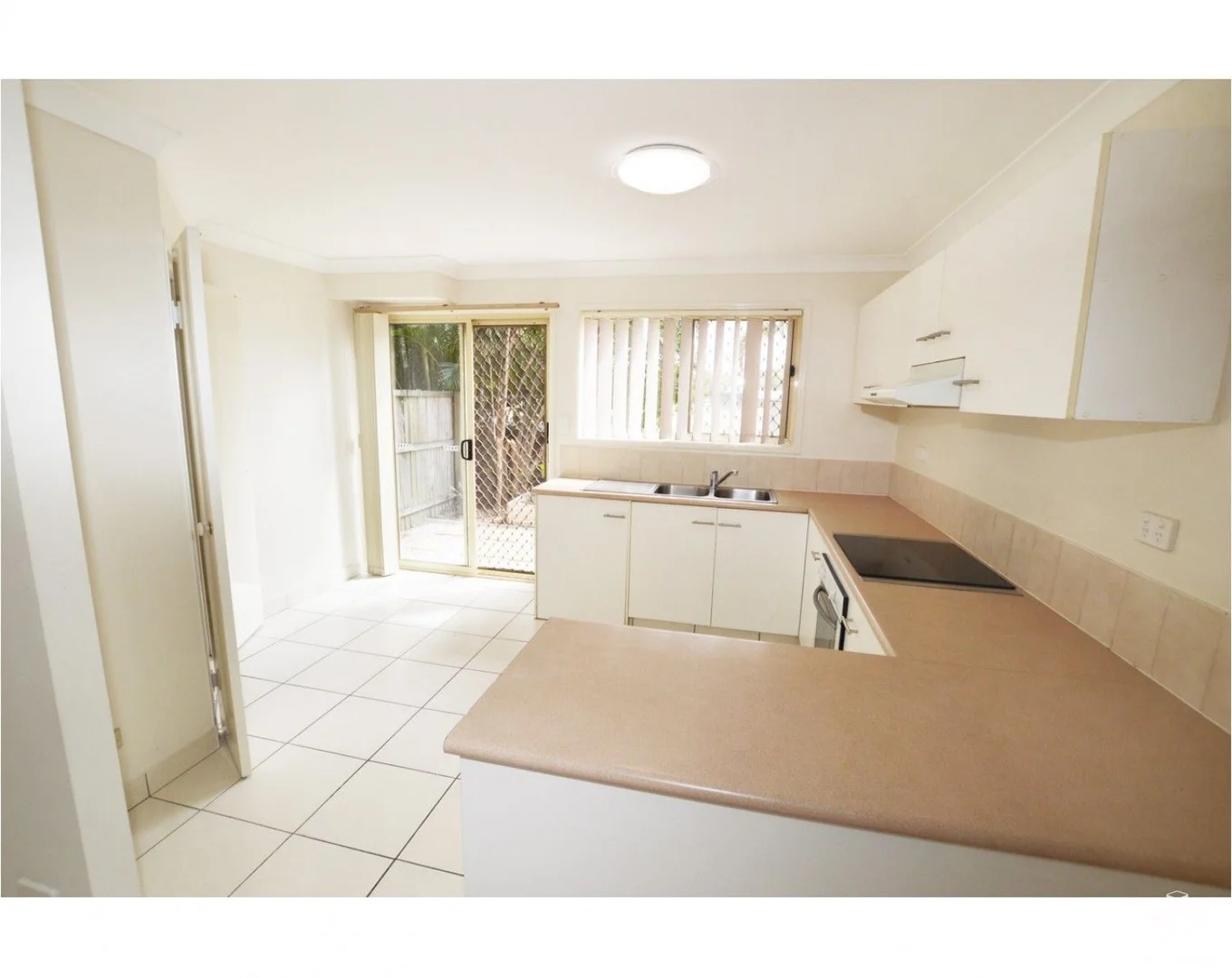 Additional image 6 of ID:21172875/60 Whitby Street, Southport QLD 4215