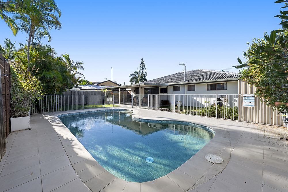 3 bedrooms House in 72 Poinsettia Avenue RUNAWAY BAY QLD, 4216