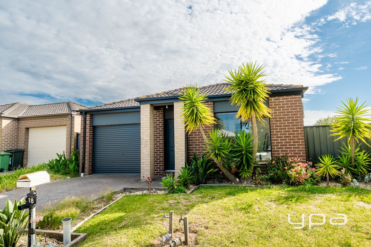 18 Greenham Avenue, Craigieburn VIC 3064, Image 2