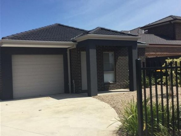 2/17 Manor Lakes Boulevard, Manor Lakes VIC 3024