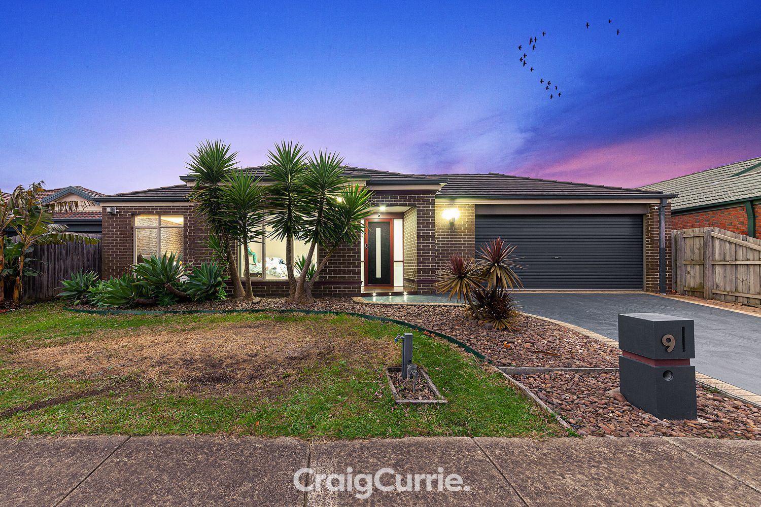 5 bedrooms House in 9 Drysdale Street PAKENHAM VIC, 3810