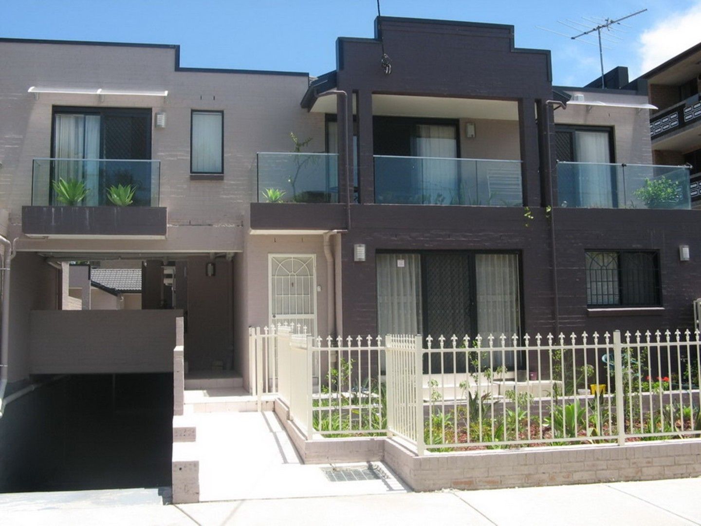 2 bedrooms Townhouse in 1/31 Dryden Street CAMPSIE NSW, 2194
